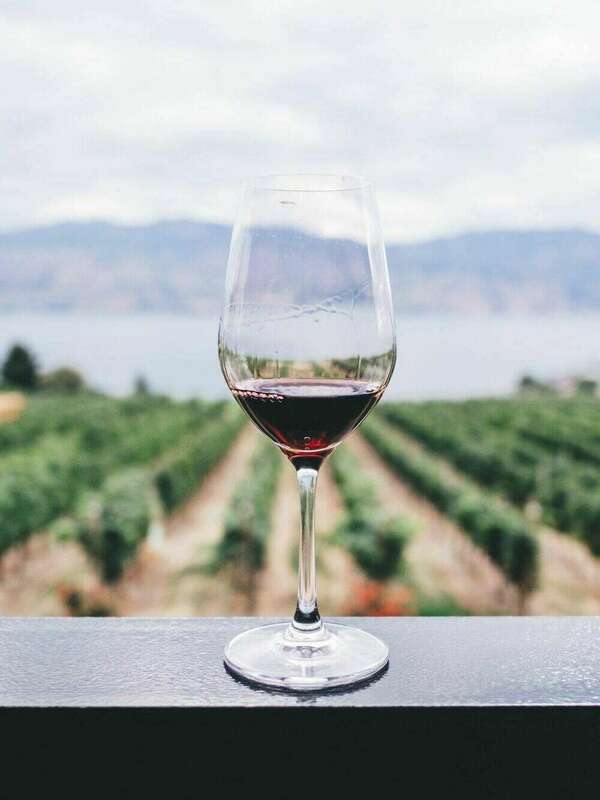 Photo d'un verre de vin rouge